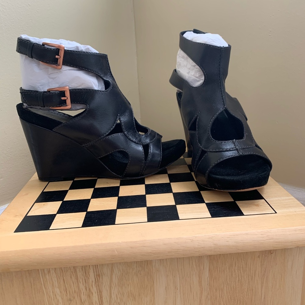 Antia black leather wedge sandals